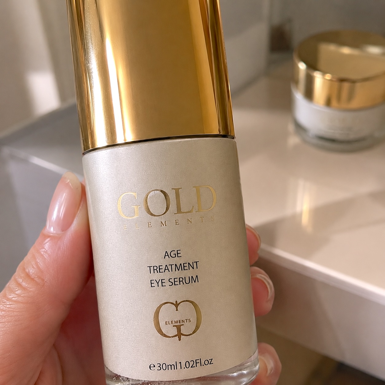 gold skincare eye serum treatment